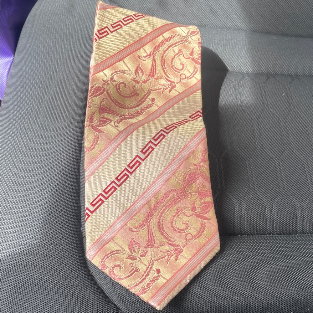 Source Unknown Gold and Pink Jacquard Silk Tie